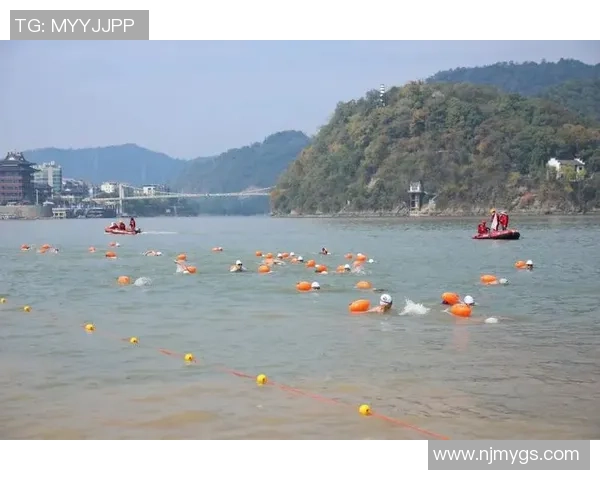 2025鹭江横渡活动举办 600名“泳士”劈波斩浪